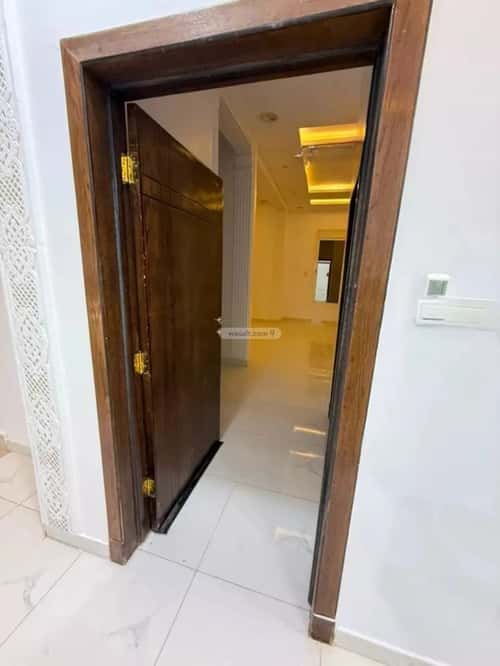 Villa 200 SQM Facing South with 5 Bedrooms Al-Mahdiyah, West Riyadh, Riyadh