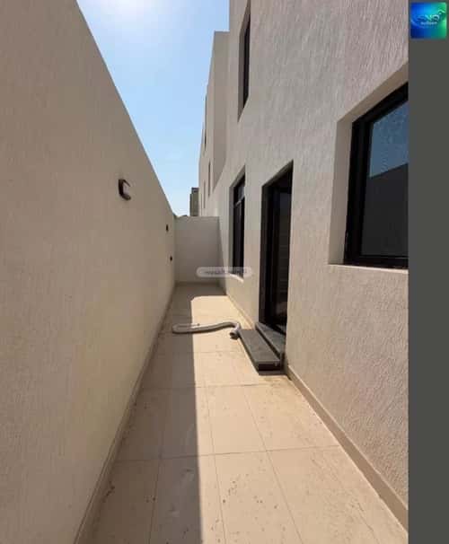 فيلا 250 متر مربع شمالية على شارع 20م ضاحية الملك فهد، الدمام