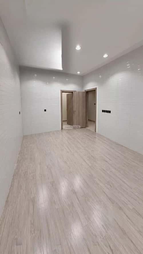 Floor 800 SQM with 5 Bedrooms The Valley, Hayil