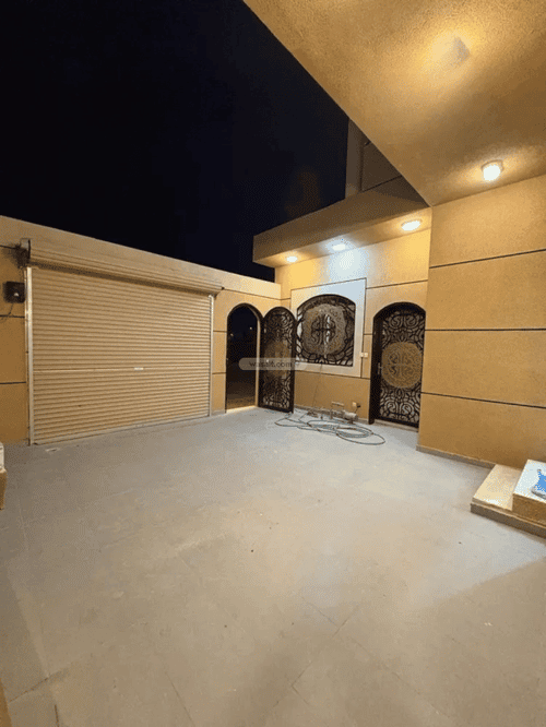 Floor 450 SQM with 3 Bedrooms Al-Mahdiyah, West Riyadh, Riyadh