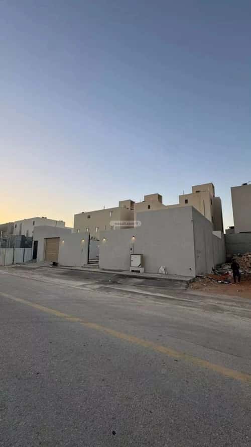 Rest House 400 SQM Facing South on 36m Width Street Al-Mahdiyah, West Riyadh, Riyadh