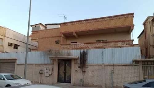 فيلا 305.63 متر مربع شمالية على شارع 12م النخيل، الدمام