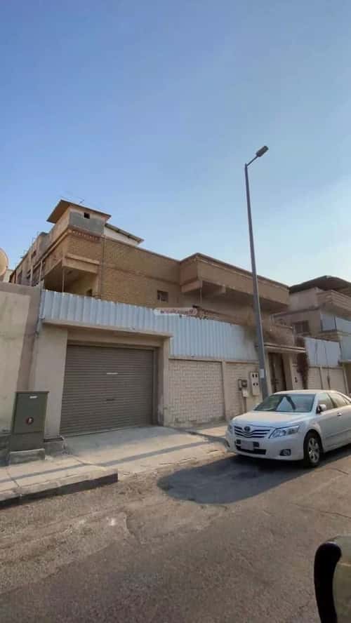 فيلا 305.63 متر مربع شمالية على شارع 12م النخيل، الدمام
