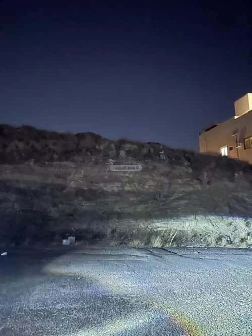 أرض 1401.14 متر مربع غربية على شارع 16م الأخباب، الطائف