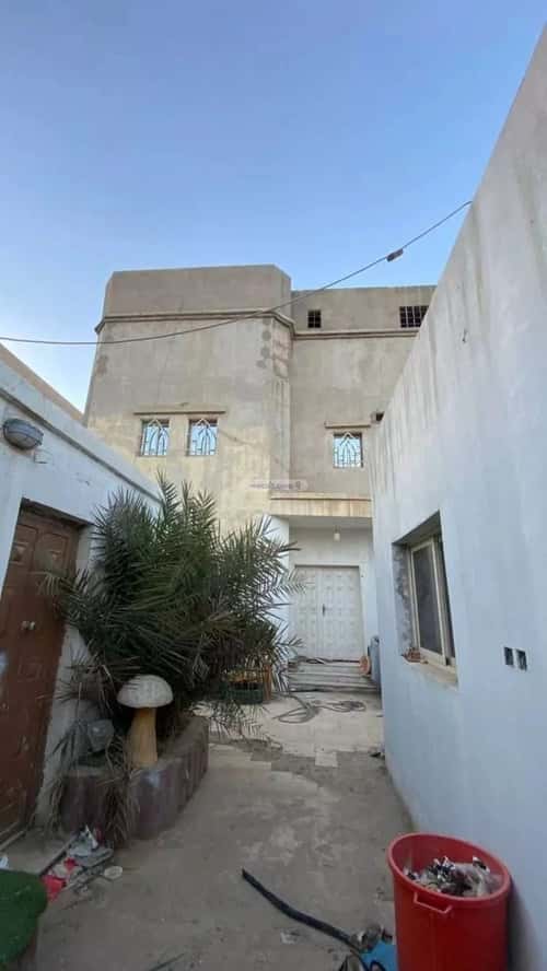 Villa 750 SQM Facing South East on 15m Width Street Al-Khaleej, East Riyadh, Riyadh