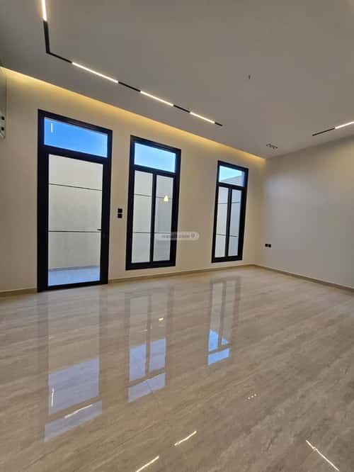 فيلا 240 متر مربع شرقية على شارع 20م الرمال، شرق الرياض، الرياض
