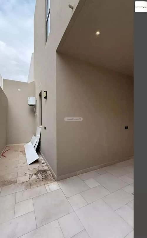 فيلا 299.86 متر مربع جنوبية على شارع 15م الزرقاء، بريدة