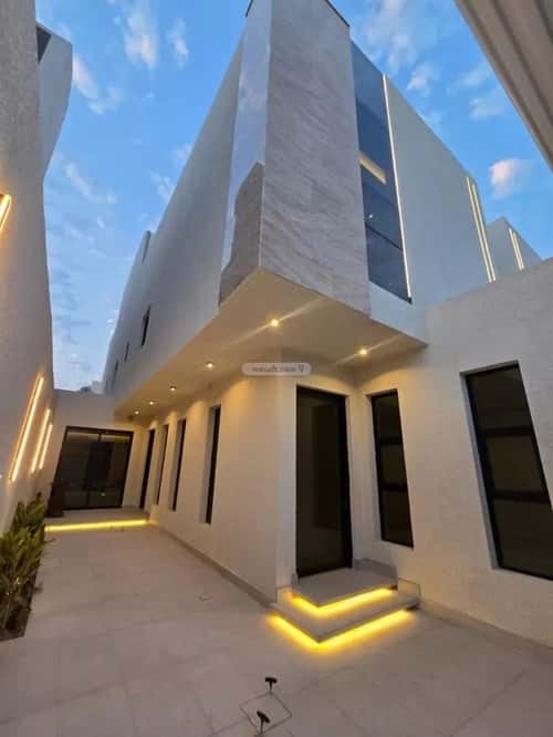 Villa 250 SQM Facing South on 18m Width Street King Fahad Dist, Aldammam