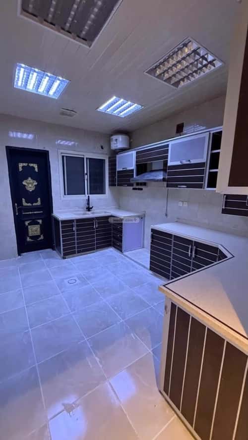 Floor 300 SQM with 4 Bedrooms Al-Muanisiyah, East Riyadh, Riyadh