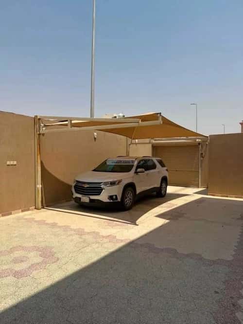 فيلا 342 متر مربع جنوبية شرقية على شارع 18م النهضة، الخرج