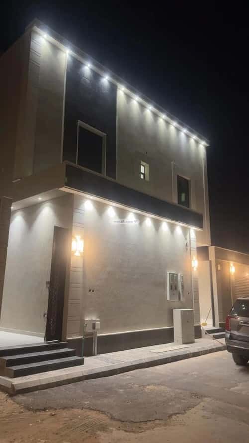 Floor 375 SQM with 5 Bedrooms Al-Janadriyah, East Riyadh, Riyadh