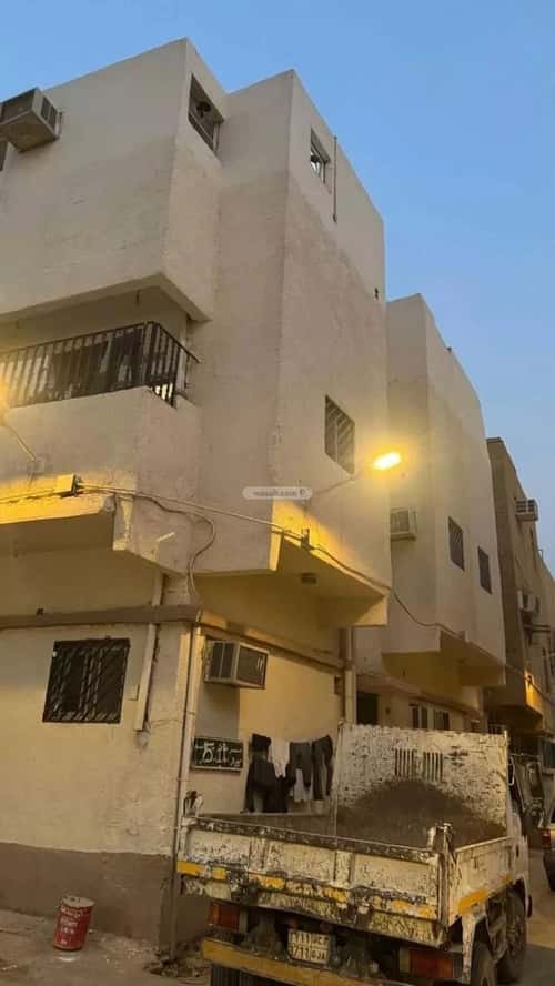 فيلا 117 متر مربع شمالية غربية على شارع 10م أم الحمام الشرقي، غرب الرياض، الرياض