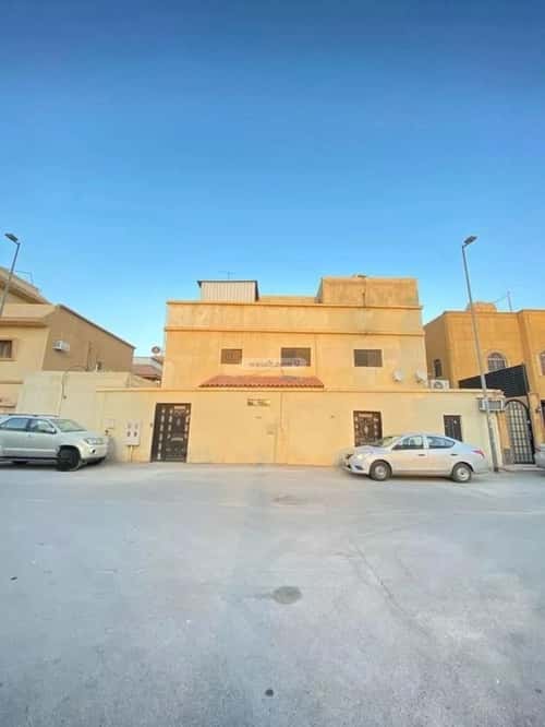 فيلا 300 متر مربع غربية على شارع 12م الربوة، وسط الرياض، الرياض