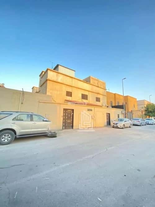 فيلا 300 متر مربع غربية على شارع 12م الربوة، وسط الرياض، الرياض
