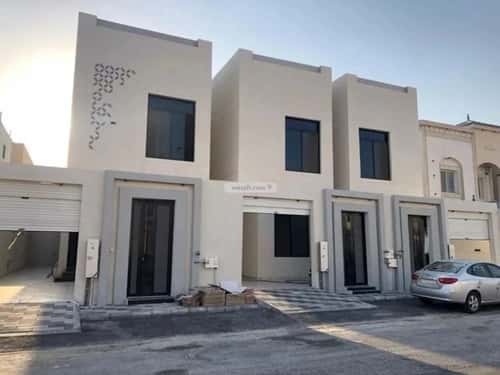 فيلا 310.15 متر مربع شرقية على شارع 20م العقيق، الخبر