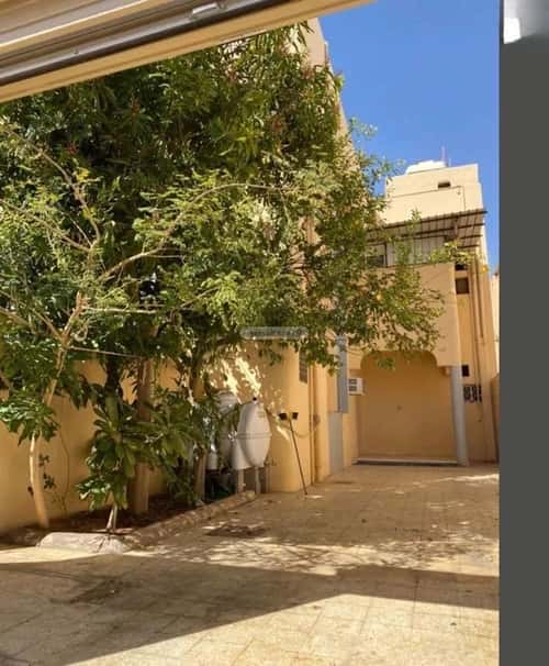 فيلا 500 متر مربع جنوبية على شارع 12م المنتزة الشرقي، حائل