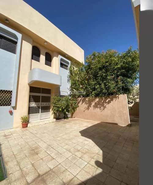 فيلا 500 متر مربع جنوبية على شارع 12م المنتزة الشرقي، حائل