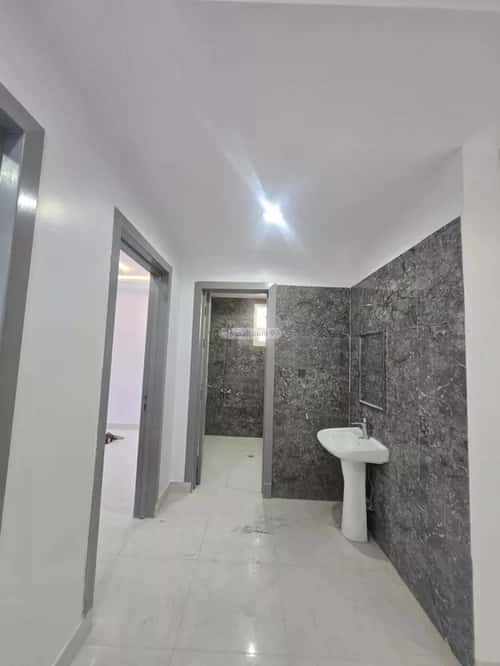 Villa 390.28 SQM Facing North with 8 Bedrooms Ar-Rimal, East Riyadh, Riyadh