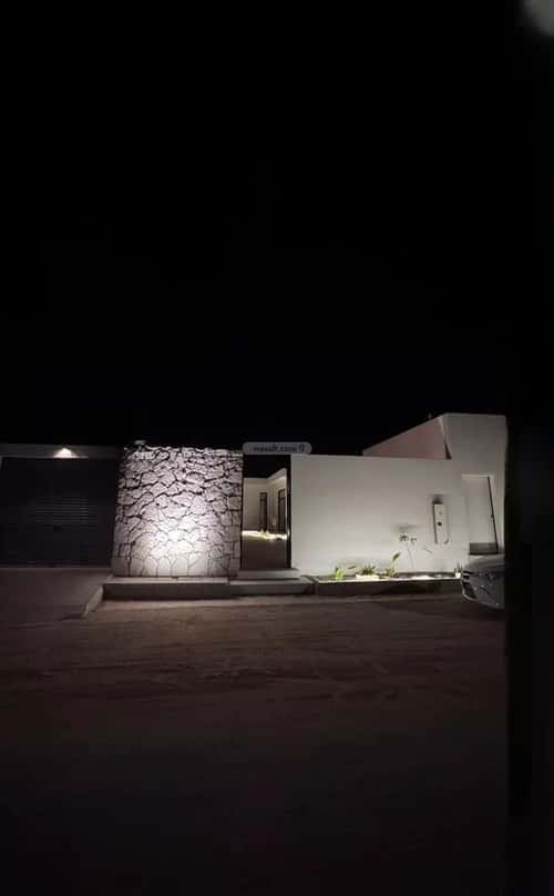 Rest House 400 SQM Facing North on 15m Width Street Al-Leseeb, Bariduh