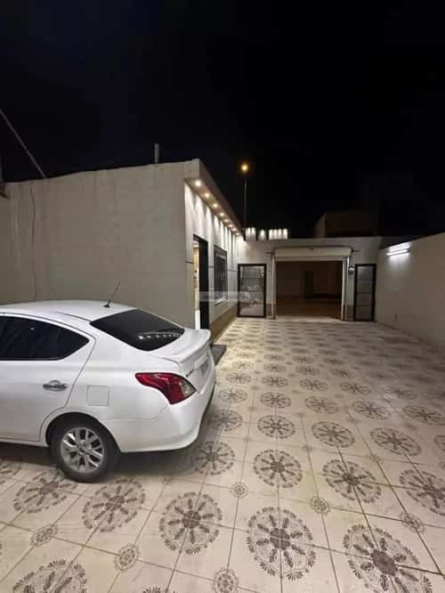 فيلا 300 متر مربع شرقية على شارع 15م طويق، غرب الرياض، الرياض