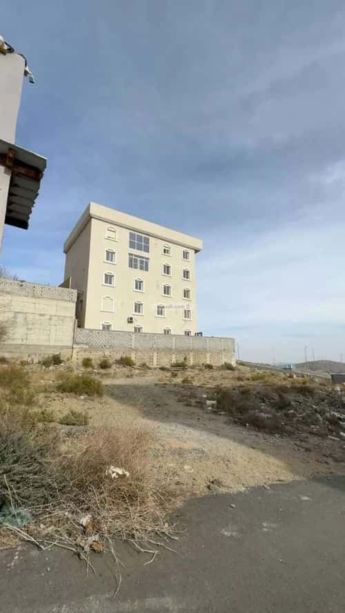 Land 600.89 SQM Facing South on 10m Width Street Al-Hada, Alttayif