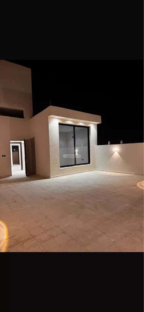 فيلا 300 متر مربع شرقية على شارع 5م الجنادرية، شرق الرياض، الرياض