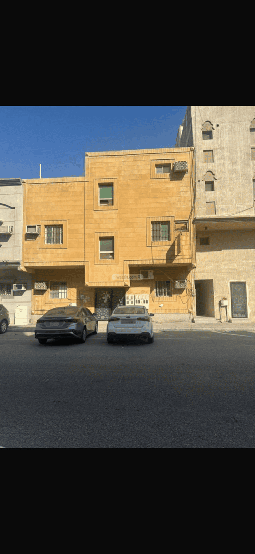 Building 162.61 SQM Facing South Ibn Khuldoon, Aldammam