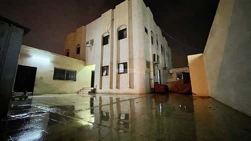 فيلا 700 متر مربع جنوبية على شارع 15م الخليج، شرق الرياض، الرياض