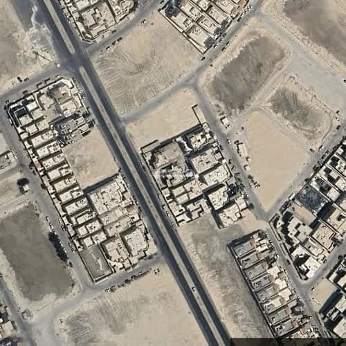 فيلا 700 متر مربع شمالية على شارع 30م البحيرة، الخبر
