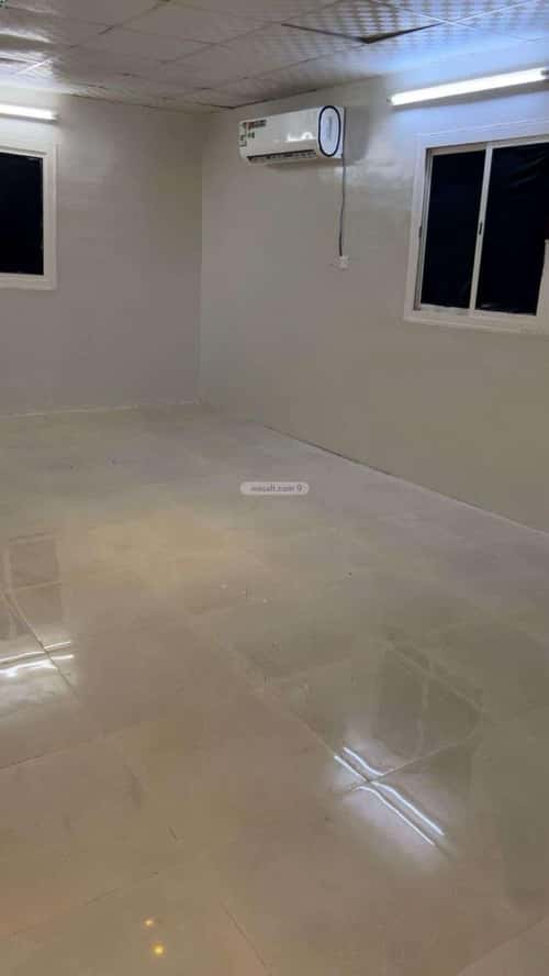 Floor 205.6 SQM with 5 Bedrooms Hayy Al-Wa'Irah, Madinah