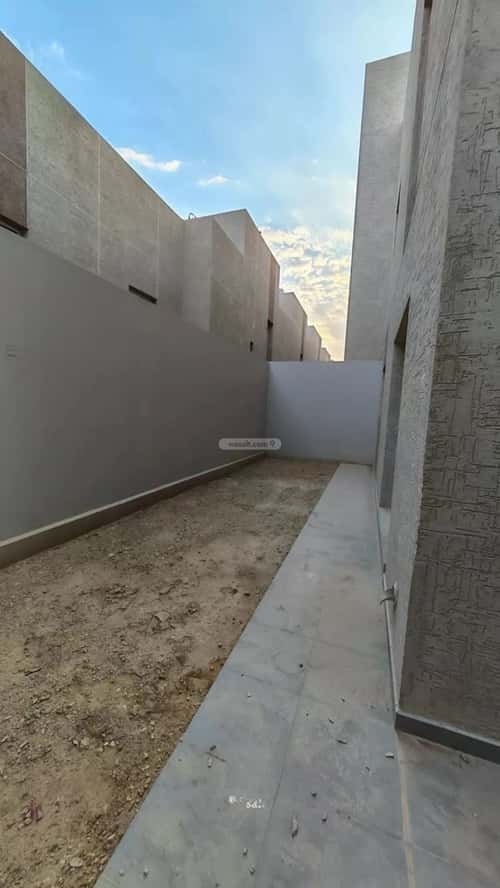 فيلا 250 متر مربع واجهة شمالية ب 8 غرف مطار الملك خالد الدولي، شمال الرياض، الرياض