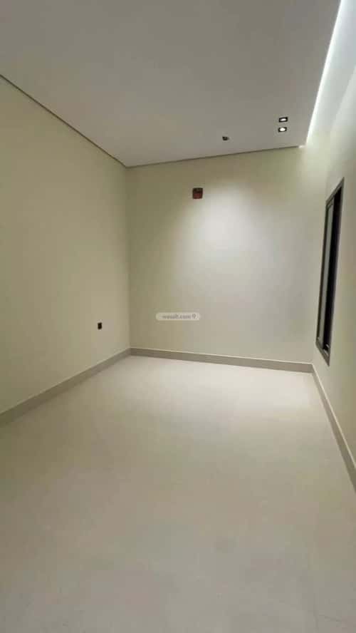 Floor 300 SQM with 5 Bedrooms Al-Janadriyah, East Riyadh, Riyadh