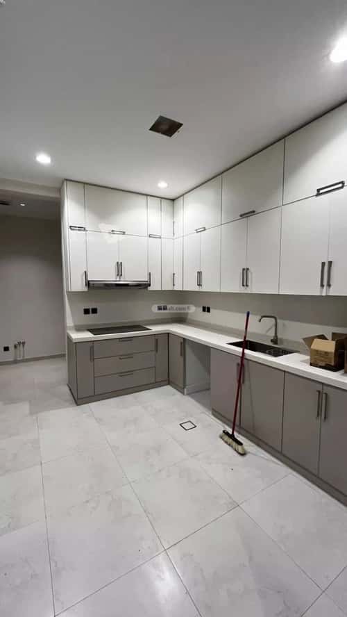 Floor 300 SQM with 3 Bedrooms Al-Qairawan, North Riyadh, Riyadh
