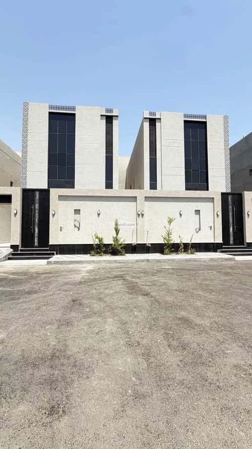 فيلا 300 متر مربع جنوبية على شارع 20م الصواري، الخبر