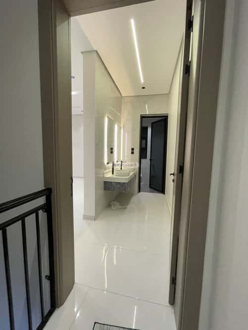 Apartment 204.12 SQM with 5 Bedrooms Al Tahlyah, Khobar