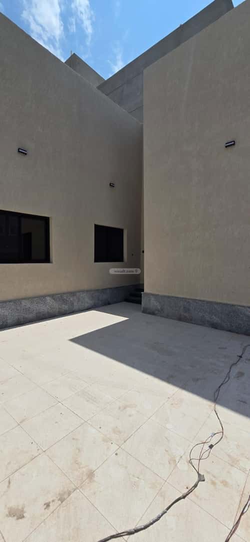 فيلا 300 متر مربع شرقية على شارع 16م الصالحية، شرق جدة، جدة