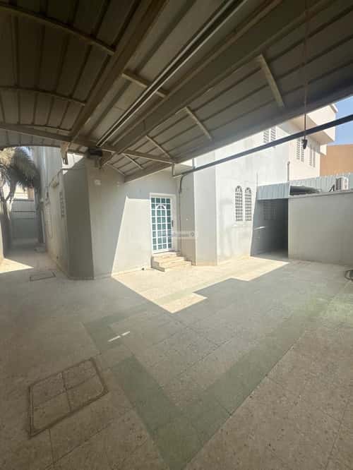 فيلا 300 متر مربع واجهة غربية ب 5 غرف الأندلس، شرق الرياض، الرياض