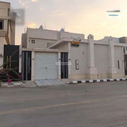 فيلا 300 متر مربع شمالية على شارع 20م المدائن، حائل