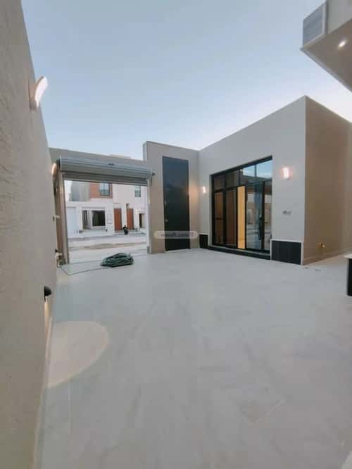 Villa 300 SQM Facing East on 15m Width Street Al-Muanisiyah, East Riyadh, Riyadh