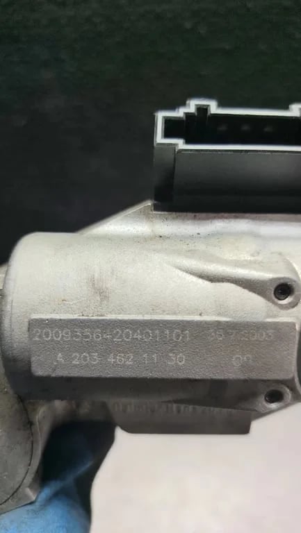 2115451008 A2034621130 IGNITION LOCK AND KEY for MB