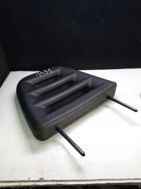 IVECO DAILY HEAD REST PASSENGER SIDE FRONT 2.3 DIESEL 2011
