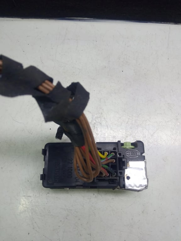 8EU 007 696 0005425311 MB HEATER CONTROL MODULE