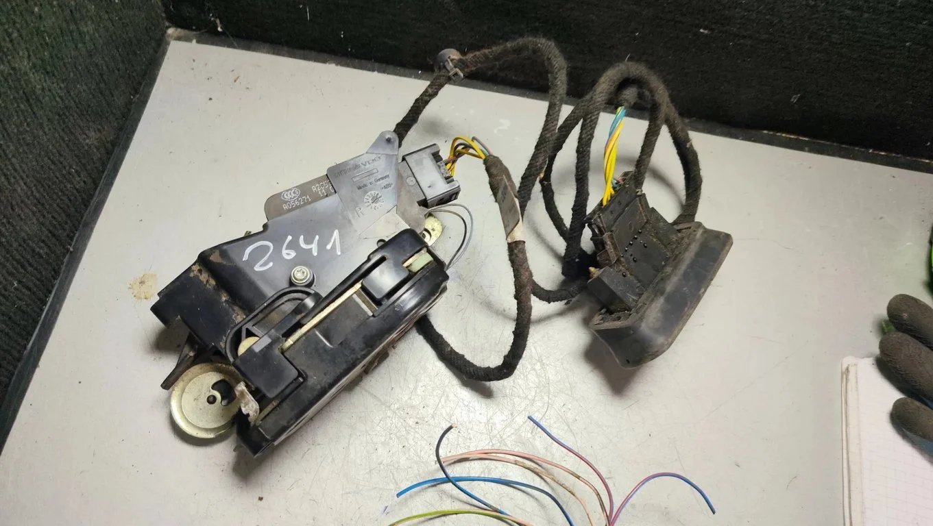 456208004 A056271 6398200654 SLIDING DOOR LOCK for MB