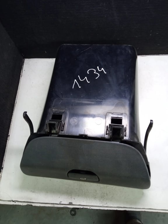 A9016800391 A9016800491 Mercedes Sprinter Glove box
