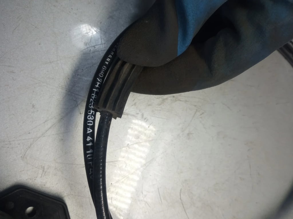 7H1823633 7H1823530A 1JI823533C ENGINE RELEASE HANDLE for VW