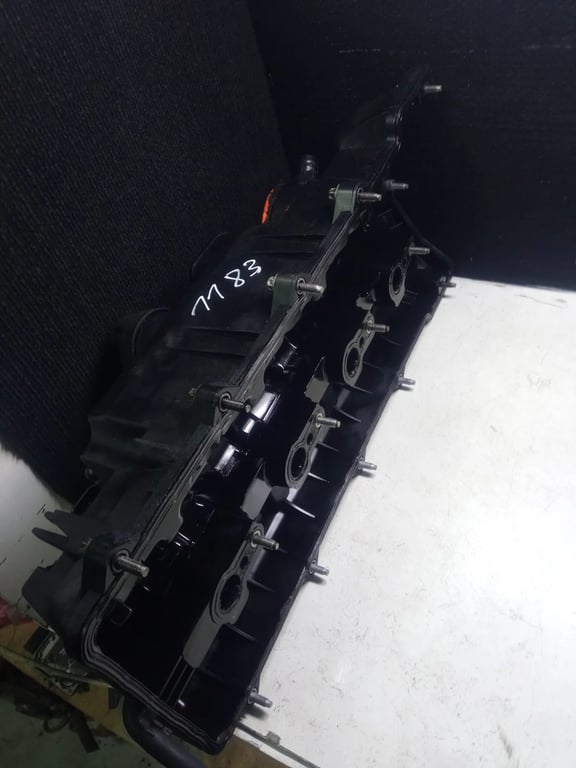 A6460101130 A6460161005 MB valve cover