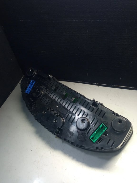 88311346 INSTRUMENT CLUSTER for VW