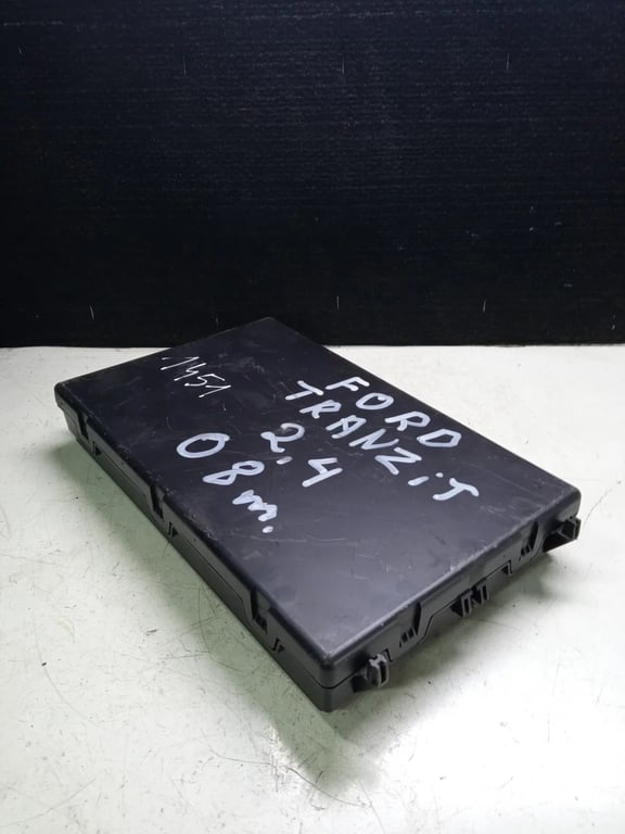 8C1T-14A073-CC 2.4 2008 fuse box for FORD TRANSIT