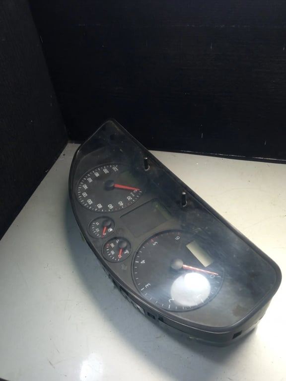 88311346 INSTRUMENT CLUSTER for VW