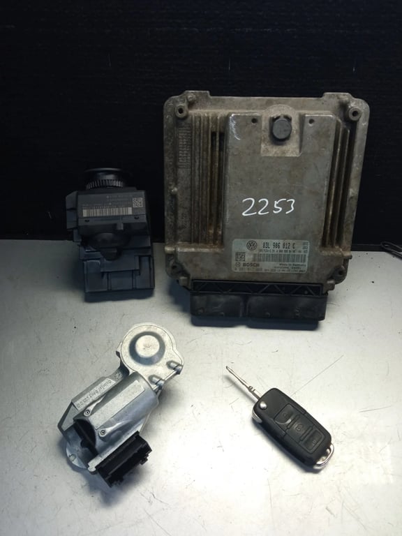 03L906012C 0281017660 A9069002000 9064620130 ECU for VW